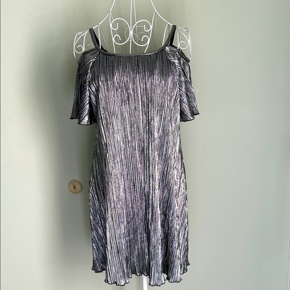 lilt Silver Cold-Shoulder Pleated Mini Dress/ girls